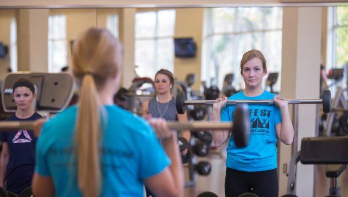 Student in Wellness & Recreation Complex